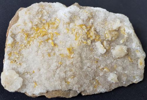 Wulfenite, Calcite<br />Total Wreck Mine, Cienega Creek, The Narrows, Empire District, Empire Mountains, Pima County, Arizona, USA<br />8,5 x 6 cm<br /> (Author: Volkmar Stingl)