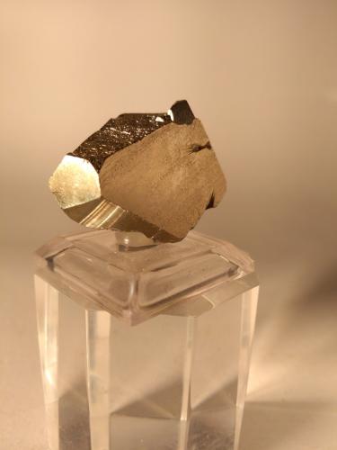 Pyrite<br />Rio Marina, Elba Island, Livorno Province, Tuscany, Italy<br />33,3 x 24,3 mm<br /> (Author: Sante Celiberti)