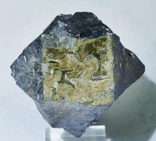 Galena with Pyrite<br />Weardale, North Pennines Orefield, County Durham, Inglaterra / Reino Unido<br />Specimen size: 5.2 × 4 × 3.8 cm / main crystal size: 4.4 × 3.2 cm<br /> (Author: Jordi Fabre)
