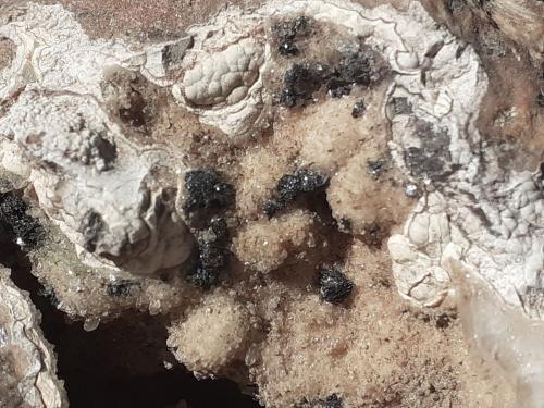 Quartz, Hematite<br />Friedrichroda, Gotha District, Thuringia/Thüringen, Germany<br />6 x 6 cm<br /> (Author: Volkmar Stingl)