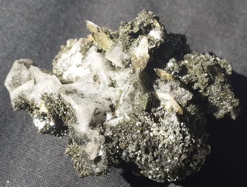 Titanite, Orthoclase (variety adularia), 'Chlorite'<br />Felben Valley, Hohe Tauern, Salzburg, Austria<br />6 x 4,5 cm<br /> (Author: Volkmar Stingl)