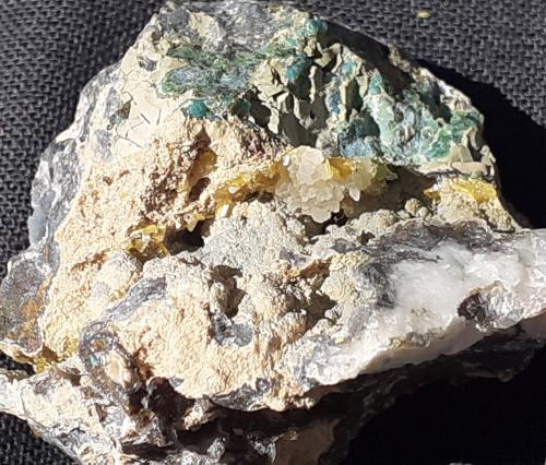 Wulfenite, Chrysocolla, Calcite<br />Stateline Mine area, Divide District, Esmeralda County, Nevada, USA<br />3 x 3 cm<br /> (Author: Volkmar Stingl)