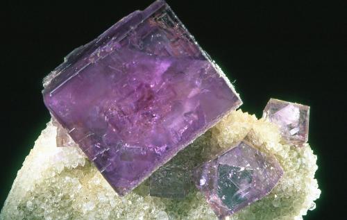 Fluorite. Quartz<br />Berbes mining area, Berbes, Ribadesella, Comarca Oriente, Principality of Asturias (Asturias), Spain<br />6 cm x 5 cm x 3 cm<br /> (Author: James Catmur)