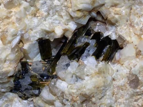 Elbaite, Quartz, Orthoclase<br />San Piero in Campo, Campo nell'Elba, Isla de Elba, Provincia Livorno, Toscana, Italia<br />80 x 74 mm<br /> (Author: Sante Celiberti)