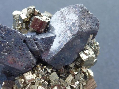 Galena, Pirita<br />Mina Krushev dol, Zona minera Madan, Montes Rhodope, Smolyan Oblast, Bulgaria<br />5 x 4 cm.<br /> (Autor: javier ruiz martin)