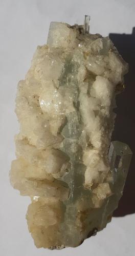 Beryl (variety Aquamarine), Albite<br />Gilgit District, Gilgit-Baltistan (Northern Areas), Pakistan<br />5,5 x 3 cm<br /> (Author: Volkmar Stingl)