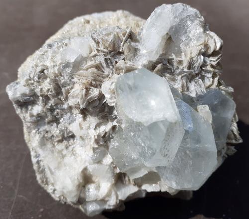 Beryl (variety aquamarine), Muscovite<br />Mount Xuebaoding, Pingwu, Mianyang Prefecture, Sichuan Province, China<br />7 x 7 cm<br /> (Author: Volkmar Stingl)