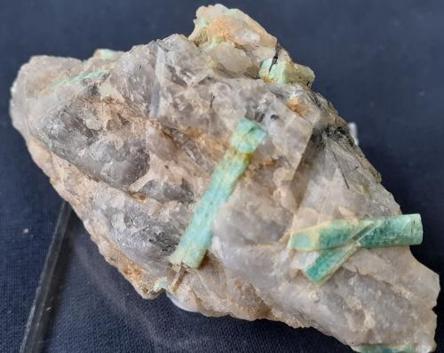 Beryl (variety emerald)<br />Hà Giang Province, Vietnam<br />7,5 x 4 cm<br /> (Author: Volkmar Stingl)