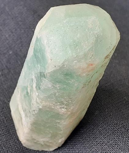 Beryl (variety aquamarine)<br />Bennett Quarry, Buckfield, Oxford County, Maine, USA<br />4,5 x 1,5 cm<br /> (Author: Volkmar Stingl)
