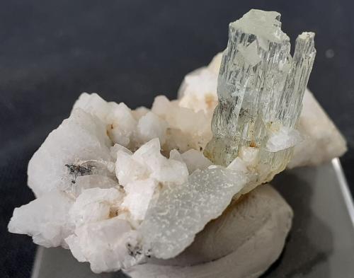 Beryl (variety aquamarine), Albite, Quartz<br />Chelyabinsk Oblast, Ural Federal District, Russia<br />5 x 3 cm<br /> (Author: Volkmar Stingl)