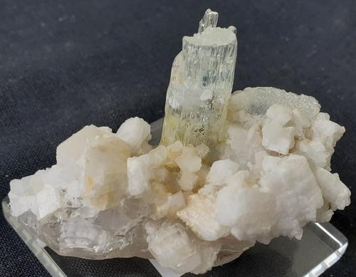 Beryl (variety aquamarine), Albite, Quartz<br />Chelyabinsk Oblast, Ural Federal District, Russia<br />5 x 3 cm<br /> (Author: Volkmar Stingl)