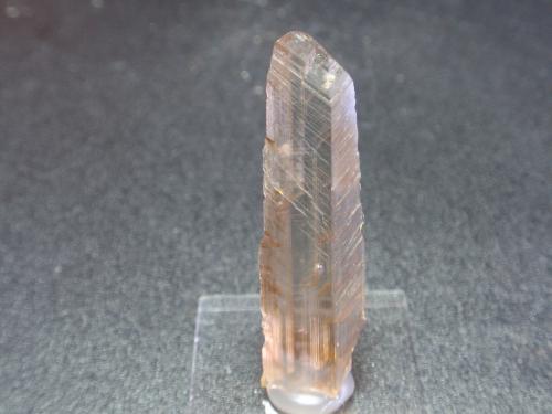 Cerusita<br />Touissit, Distrito Touissit, Provincia Jerada, Región Oriental, Marruecos<br />10x45 mm<br /> (Autor: Ignacio)