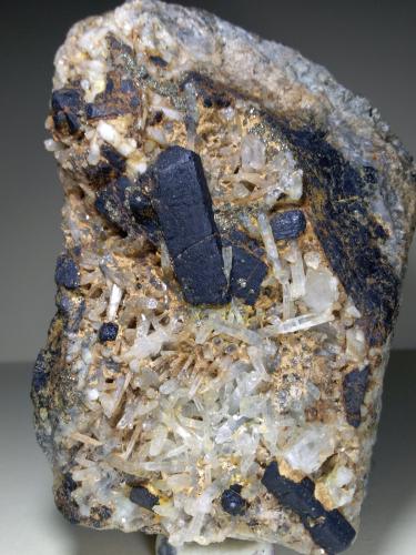 Ilvaite, Quartz, Pyrite<br />Torre di Rio, área Santa Filomena, Rio Marina, Isla de Elba, Provincia Livorno, Toscana, Italia<br />14 x 9 cm<br /> (Author: Sante Celiberti)