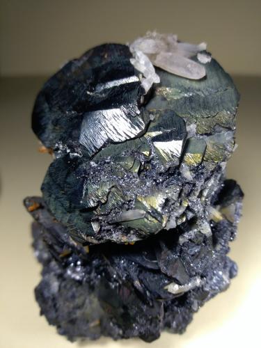 Hematite, Quartz<br />Mina Rio (Mina Rio Marina), realce Valle Giove, Rio Marina, Isla de Elba, Provincia Livorno, Toscana, Italia<br />83 x 66 mm<br /> (Author: Sante Celiberti)