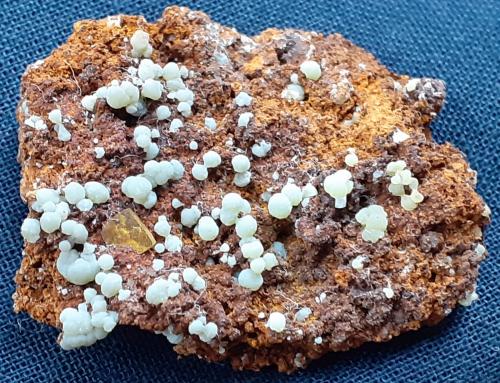 Wulfenite, Mimetite<br />Ojuela Mine, Mapimí, Municipio Mapimí, Durango, Mexico<br />3,5 x 2,5 cm<br /> (Author: Volkmar Stingl)