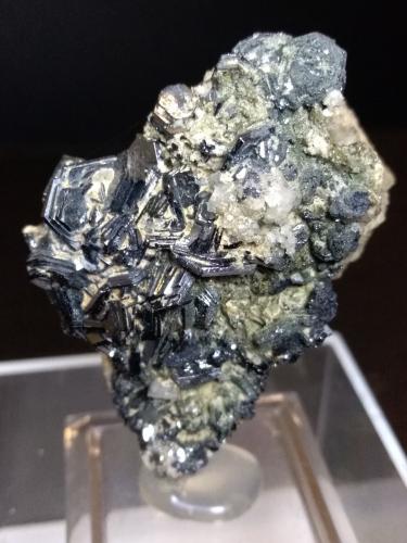 Hematite, K-Feldspar (variety adularia)<br />Pizzo Lucendro, Lucendro Valley, Airolo, Central St Gotthard Massif, Leventina, Ticino (Tessin), Switzerland<br />63 x 47 mm<br /> (Author: Sante Celiberti)