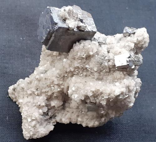 Galena, Dolomite<br />Joplin Field, Tri-State District, Jasper County, Missouri, USA<br />5,5 x 4 cm<br /> (Author: Volkmar Stingl)