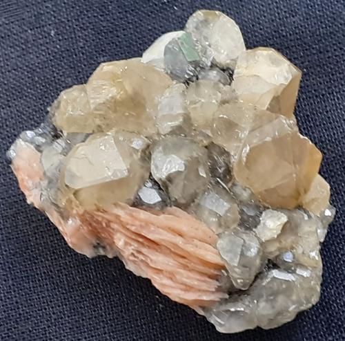 Cerussite, Barite<br />ACF Mine area, Mibladen mining district, Mibladen, Midelt, Midelt Province, Drâa-Tafilalet Region, Morocco<br />3 x 3 cm<br /> (Author: Volkmar Stingl)