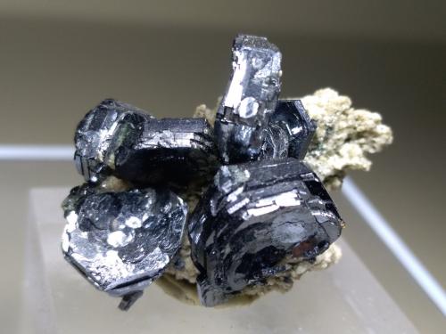 Hematite<br />Fibbia, Fontana, Central St Gotthard Massif, Leventina, Ticino (Tessin), Switzerland<br />28 x 24 mm<br /> (Author: Sante Celiberti)