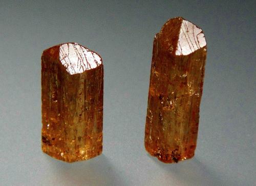 Topacio<br />Topaz Mine, Antonio Pereira District, Ouro Preto, Minas Gerais, Brazil<br />1,5 x 1 cm. (aprox.)<br /> (Autor: Antonio P. López)