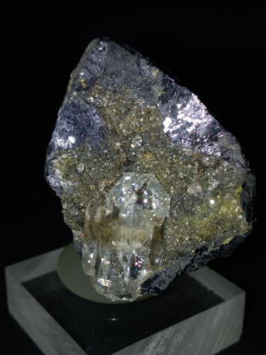 Anglesita, Galena<br />Montevecchio Mines, Arbus, Medio Campidano Province, Sardinia/Sardegna, Italy<br />47,6 x 40 mm<br /> (Autor: Sante Celiberti)