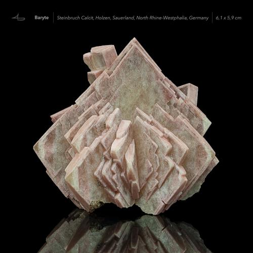 Baryte, Hematite<br />Calcite Quarry, Holzen, Arnsberg, Sauerland, North Rhine-Westphalia/Nordrhein-Westfalen, Germany<br />6,1 x 5,9 cm<br /> (Author: Niels Brouwer)