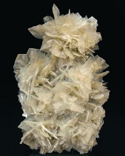 Baryte<br />El Telegrama adit, La Beltraneja concession, Cortijuelo Mines, Bacares, Comarca Valle del Almanzora, Almería, Andalusia, Spain<br />Specimen size: 10.2 × 7 × 3.7 cm / main crystal size: 2 × 1.8 cm<br /> (Author: Jordi Fabre)