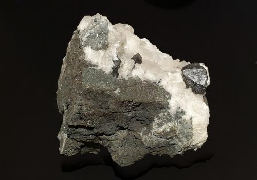 Chalcocita (Calcosina)<br />Mina Las Cruces, Gerena-Guillena-Salteras, Comarca Sierra Norte, Sevilla, Andalucía, España<br />11x5,5x8 cm.<br /> (Autor: Nacho)