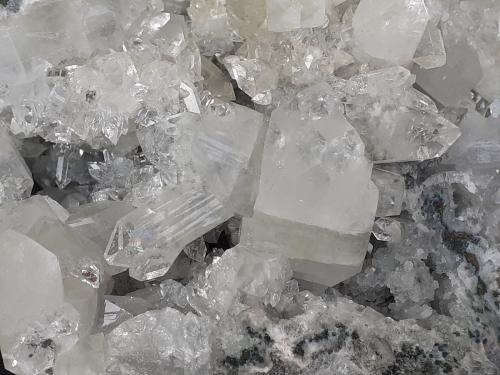 Fluorapophyllite-(K), Stilbite-Ca<br />Pune District (Poonah District), Maharashtra, India<br />18 x 15 cm<br /> (Author: Volkmar Stingl)
