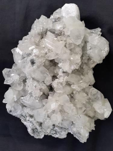 Fluorapophyllite-(K), Stilbite-Ca<br />Pune District (Poonah District), Maharashtra, India<br />18 x 15 cm<br /> (Author: Volkmar Stingl)