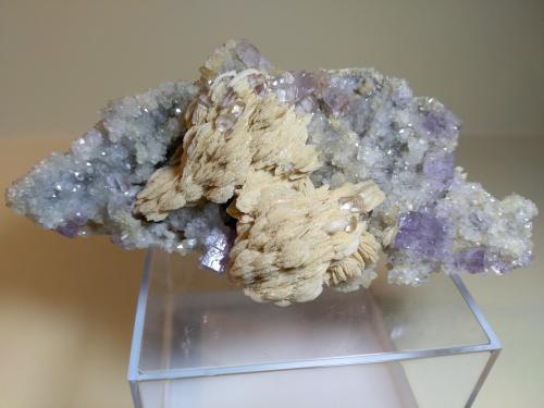 Fluorite, Baryte, Quartz<br />Muscadroxius-Genna Tres Montis Mine, Silius, Sud Sardegna Province, Sardinia/Sardegna, Italy<br />116 x 50 mm<br /> (Author: Sante Celiberti)