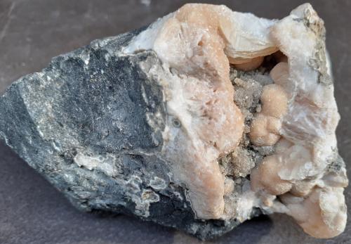 Calcite<br />Wildon (former Weitendorf), Leibnitz District, Styria/Steiermark, Austria<br />11 x 5 cm<br /> (Author: Volkmar Stingl)