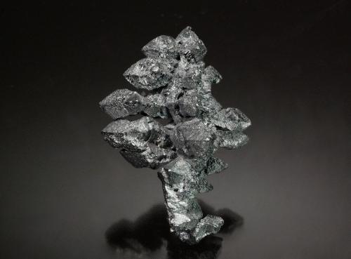 Acanthite<br />Imiter Mine, Jebel Saghro, Imiter District, Tinghir Province, Drâa-Tafilalet Region, Morocco<br />2.5 x 4.0 cm<br /> (Author: Michael Shaw)