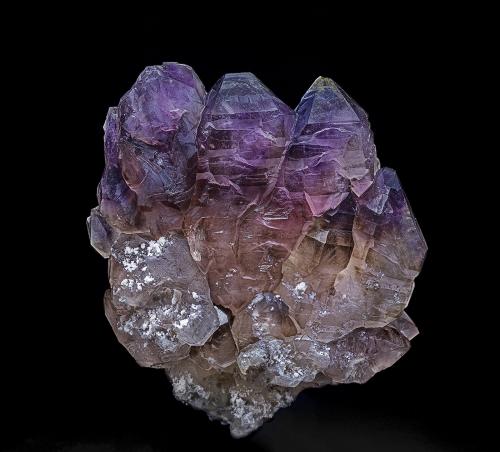 Quartz (variety amethyst), Quartz (variety smoky quartz)<br />Mina Reel, Iron Station, Condado Lincoln, North Carolina, USA<br />12.6 x 14.1 x 5.2 cm<br /> (Author: am mizunaka)