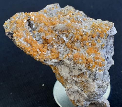 Wulfenite, Barite<br />Maoniuping Mine, Mianning, Liangshan Autonomous Prefecture, Sichuan Province, China<br />3,5 x 2,5 cm<br /> (Author: Volkmar Stingl)