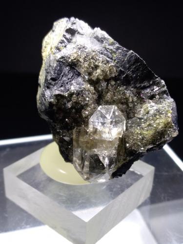 Anglesite, Galena<br />Miniera Montevecchio, Arbus, Provincia Medio Campidano, Cerdeña/Sardegna, Italia<br />47,6 x 40 mm<br /> (Author: Sante Celiberti)