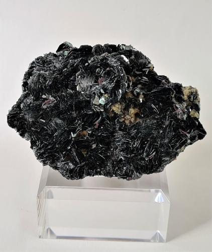 Hematite<br />Les Droites (south face), Mont Blanc Massif, Chamonix, Haute-Savoie, Auvergne-Rhône-Alpes, France<br />95mm x 65mm x 45mm<br /> (Author: Philippe Durand)