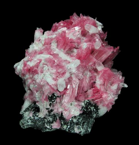 Rhodonite, Quartz, Sphalerite, Pyrite<br />Mina San Martín, Chiurucu (Chiuruco), Distrito Huallanca, Provincia Bolognesi, Departamento Ancash, Perú<br />53mm x 52mm x 40mm. Main rhodonite crystal: 10mm tall, 6mm wide, 1mm thick<br /> (Author: Carles Millan)