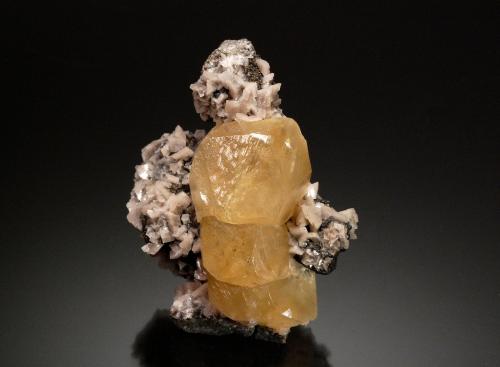 Calcite<br />Benchmark Quarry, St. Johnsville, Montgomery County, New York, USA<br />5.5 x 4.3 x 2.5 cm.<br /> (Author: Michael Shaw)