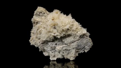 Baryte<br />Fenice Capanne Mine, Massa Marittima, Grosseto Province, Tuscany, Italy<br />mm.65x60x40<br /> (Author: Diego Pucci)