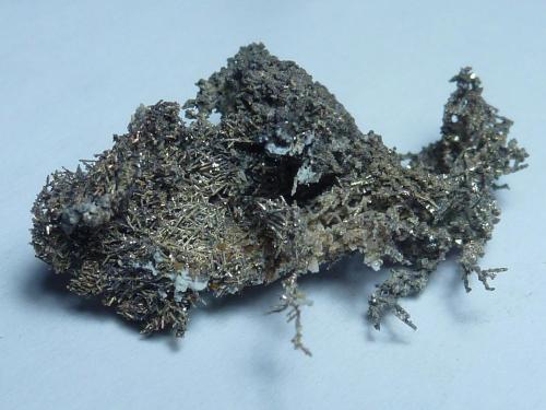 Plata (variedad kongsbergita)<br />Coto minero Las Herrerías, Las Herrerías, Sierra Almagrera, Cuevas del Almanzora, Comarca Levante Almeriense, Almería, Andalucía, España<br />2 x 1 cm.<br /> (Autor: javier ruiz martin)