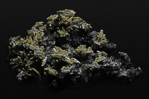 As-bearing Vanadinite (variety endlichite)<br />Macy Mine, Percha Creek, Hillsboro, Hillsboro District, Sierra County, New Mexico, USA<br />28 x 20 x 16 mm<br /> (Author: Rob Schnerr)
