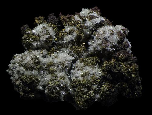 Copper, Cuprite, Quartz<br />Ojuela Mine, Mapimí, Municipio Mapimí, Durango, Mexico<br />20 x 18 x 15 mm<br /> (Author: Rob Schnerr)