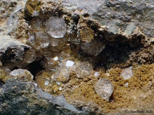 Analcima<br />Barranco de El Risco, Agaete, Gran Canaria, Provincia de Las Palmas, Canarias, España<br />CV 3x2 cm<br /> (Autor: Joan Niella)