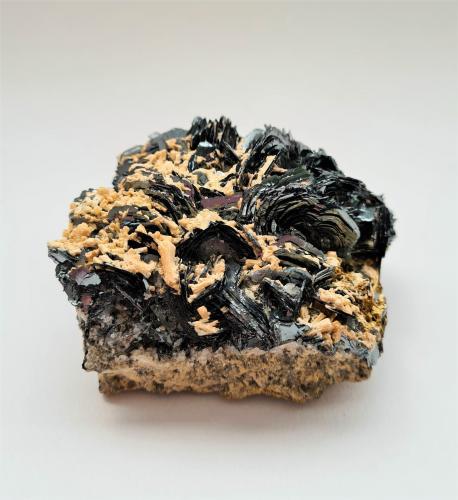 Hematite<br />Fibbia, Fontana, Central St Gotthard Massif, Leventina, Ticino (Tessin), Switzerland<br />80mm x 80mm x 40mm<br /> (Author: Philippe Durand)