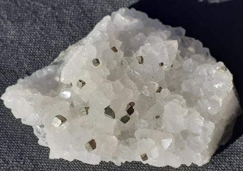 Pyrite, Quartz<br />Wuyi tunnel north (construction site), Wuyishan, Nanping Prefecture, Fujian Province, China<br />4 x 3 cm<br /> (Author: Volkmar Stingl)