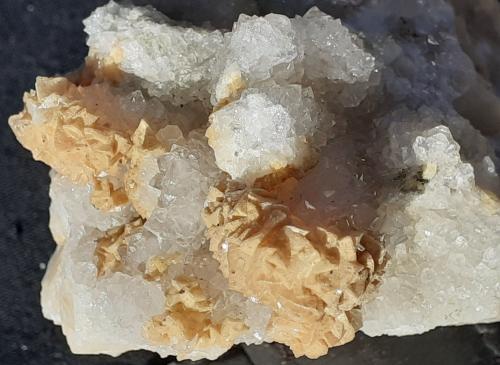 Dolomite, Quartz<br />Yongping Mine, Yongping, Yanshan, Shangrao Prefecture, Jiangxi Province, China<br />6,5 x 4,5 cm<br /> (Author: Volkmar Stingl)