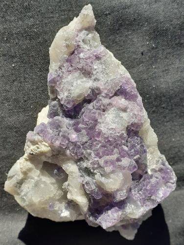 Fluorite, Quartz<br />Chengnan high speed railway tunnel, Wuyishan, Nanping Prefecture, Fujian Province, China<br />7 x 5,5 cm<br /> (Author: Volkmar Stingl)