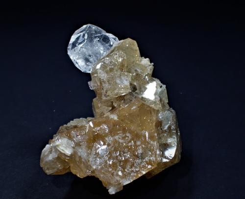 Beryl, Scheelite<br />Huya township, Mount Xuebaoding, Pingwu, Mianyang Prefecture, Sichuan Province, China<br />46mm x 42mm x 40mm<br /> (Author: Don Lum)