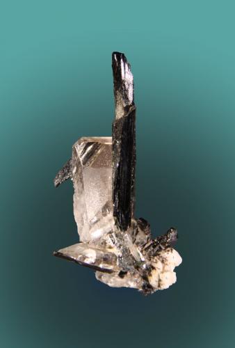 Aegirine, Quartz and Orthoclase<br />Monte Malosa, Distrito Zomba, Malawi<br />30mm x 55mm x 27mm<br /> (Author: Firmo Espinar)